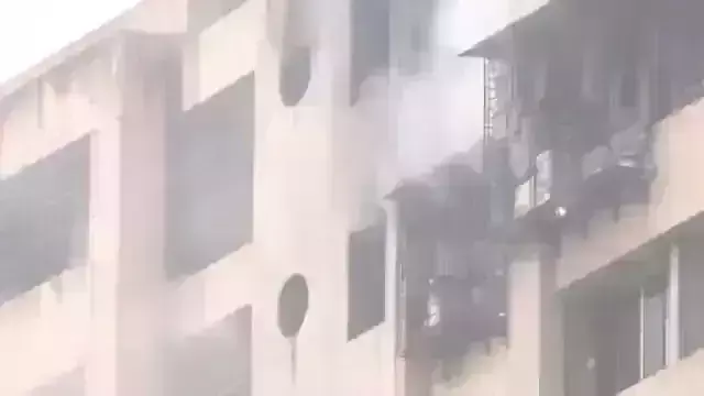 मुंबई के भाटिया अस्पताल के पास 20 मंजिला ईमारत में लगी आग, 7 की मौत