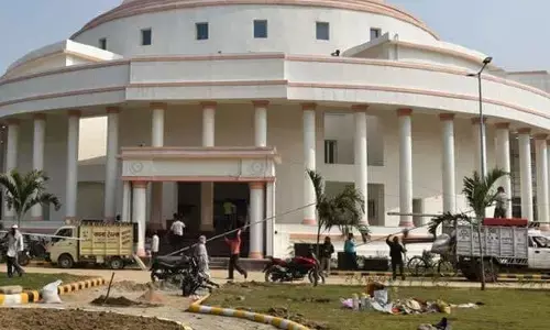 यह कौन सा तर्क है और सवाल करने वाला देशद्रोही है ये कैसे हो सकता है? यह कौन सा तर्क है और सवाल करने वाला देशद्रोही है ये कैसे हो सकता है?