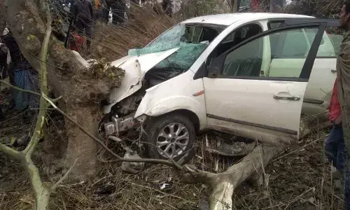 दर्दनाक हादसा: टीईटी परीक्षार्थियों की कार ने बच्ची और अधेड़ को रौंदा, दोनों की मौत दर्दनाक हादसा: टीईटी परीक्षार्थियों की कार ने बच्ची और अधेड़ को रौंदा, दोनों की मौत