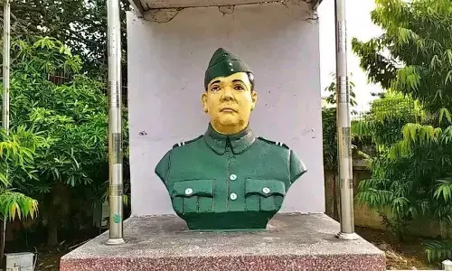 рдЬрд╛рдиреЗрдВ рдХрд╣рд╛рдВ рдкрд░ рдиреЗрддрд╛ рдЬреА рдиреЗ рджрд┐рдпрд╛ рдерд╛ рдпреЗ рдирд╛рд░рд╛, рддреБрдо рдореБрдЭреЗ рдЦреВрди рджреЛ, рдореИрдВ рддреБрдореНрд╣реЗ рдЖрдЬрд╛рджреА рджреВрдВрдЧрд╛ рдЬрд╛рдиреЗрдВ рдХрд╣рд╛рдВ рдкрд░ рдиреЗрддрд╛ рдЬреА рдиреЗ рджрд┐рдпрд╛ рдерд╛ рдпреЗ рдирд╛рд░рд╛, рддреБрдо рдореБрдЭреЗ рдЦреВрди рджреЛ, рдореИрдВ рддреБрдореНрд╣реЗ рдЖрдЬрд╛рджреА рджреВрдВрдЧрд╛