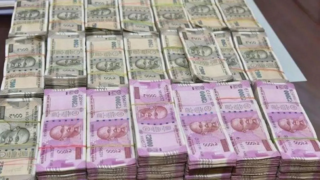 लखनऊ में सुपारी कारोबारी पर आयकर का छापा, 34 घंटों से चल रही है जांच, जानें अभी तक क्या हुआ बरामद
