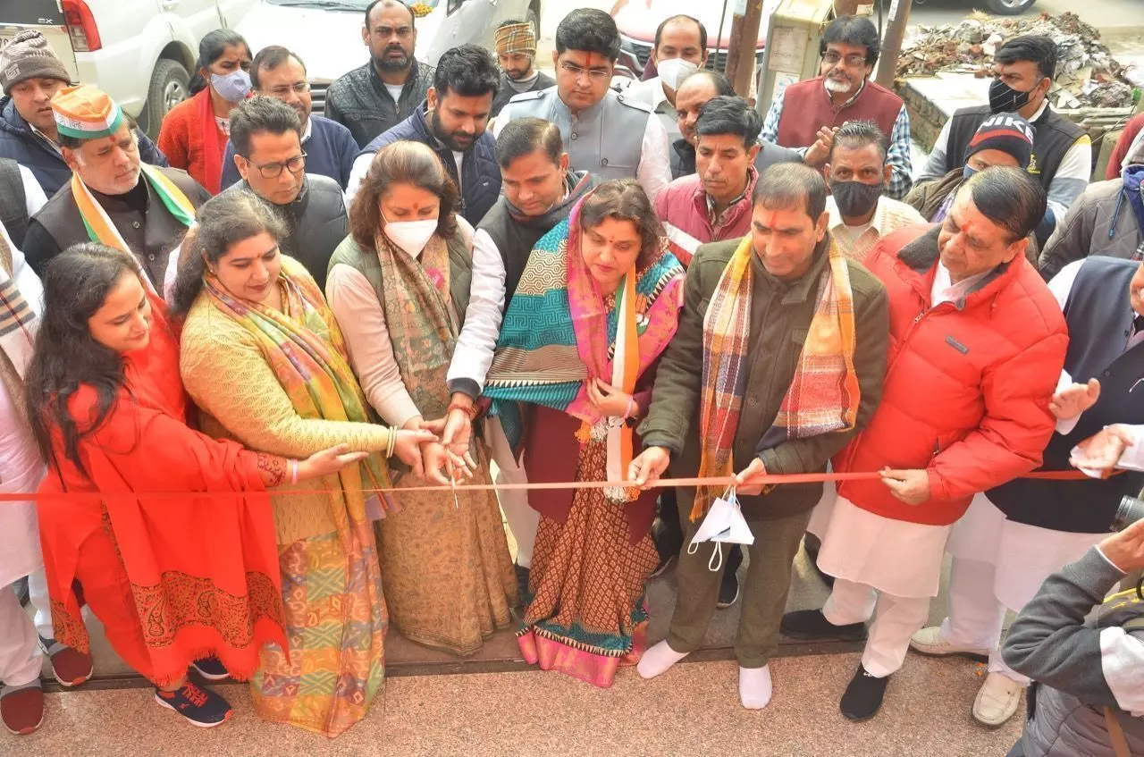 लड़की हूँ लड़ सकती हूँ  के उदघोष के साथ साहिबाबाद से कांग्रेस प्रत्याशी संगीता त्यागी के कार्यालय का हुआ उद्घाटन