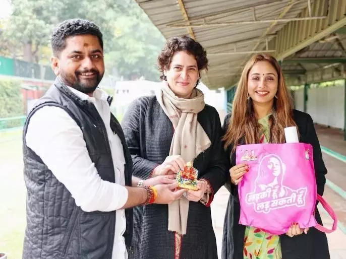 कांग्रेस में शामिल हुईं भोजपुरी एक्ट्रेस रानी चटर्जी, प्रियंका गांधी संग शेयर की तस्वीर कांग्रेस में शामिल हुईं भोजपुरी एक्ट्रेस रानी चटर्जी, प्रियंका गांधी संग शेयर की तस्वीर