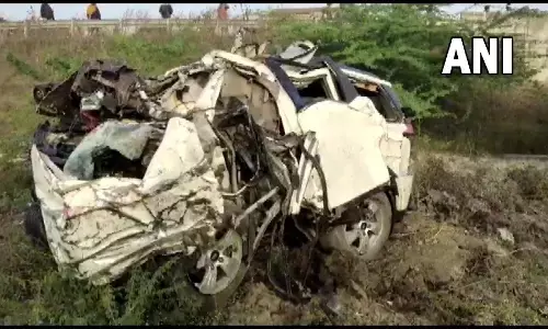 पुल से नीचे गिरी कार, भाजपा विधायक के बेटे समेत 7 छात्रों की हुई मौत पुल से नीचे गिरी कार, भाजपा विधायक के बेटे समेत 7 छात्रों की हुई मौत