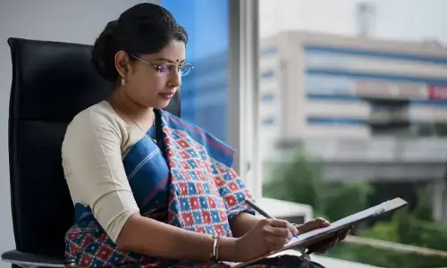 देश की सबसे खूबसूरत IAS, 23 साल की उम्र में बनीं IAS, CM दफ्तर में नियुक्ति होने वाली पहली महिला IAS अधिकारी बनी