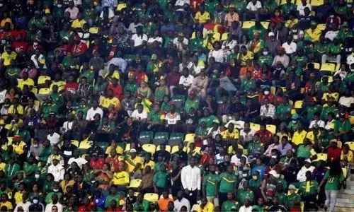 फ़ुटबॉल मैच के दौरान स्टेडियम के बाहर भगदड़, आठ की मौत