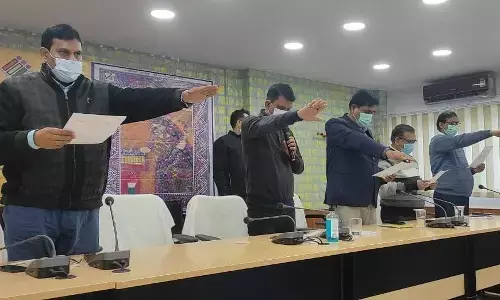 राष्ट्रीय मतदाता दिवस के अवसर पर डीएम ने दिलायी शपथ राष्ट्रीय मतदाता दिवस के अवसर पर डीएम ने दिलायी शपथ