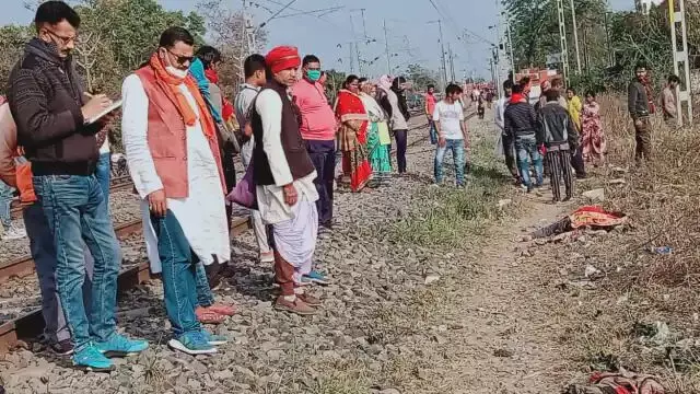 ट्रेन की चपेट में आने से महिला और 6 माह की बच्ची समेत 3 बच्चों की मौत ट्रेन की चपेट में आने से महिला और 6 माह की बच्ची समेत 3 बच्चों की मौत