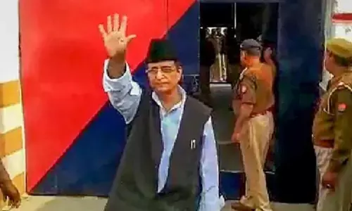 आजम खां को इलाहाबाद हाई कोर्ट से मिला बेल, लेकिन जेल से बाहर आना नामुकिन, जानें क्यों? आजम खां को इलाहाबाद हाई कोर्ट से मिला बेल, लेकिन जेल से बाहर आना नामुकिन, जानें क्यों?