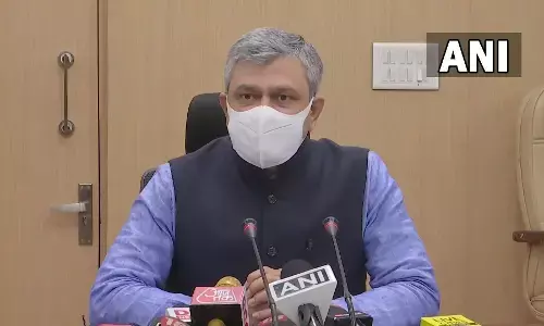 बिहार-यूपी में रेलवे परीक्षार्थी हिंसक: परीक्षाओं पर रोक लगी, रेल मंत्री की छात्रों से अपील- रेलवे आपकी संपत्ति, इसे सुरक्षित रखें