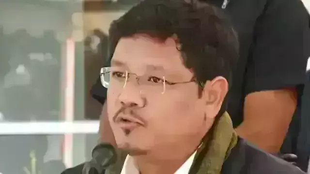 मेघालय के मुख्यमंत्री ने तोड़ा कोविड-19 प्रोटोकॉल, कोरोना संक्रमित होने के बावजूद फहराया तिरंगा मेघालय के मुख्यमंत्री ने तोड़ा कोविड-19 प्रोटोकॉल, कोरोना संक्रमित होने के बावजूद फहराया तिरंगा