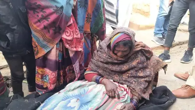 बक्सर में 6 लोगों की जहरीली शराब पीने से मौत, इलाके में अफरा-तफरी का माहौल बक्सर में 6 लोगों की जहरीली शराब पीने से मौत, इलाके में अफरा-तफरी का माहौल