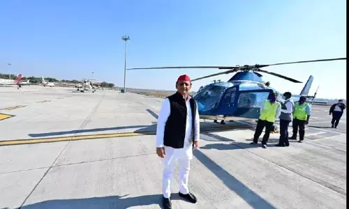 हेलिकॉप्टर रोकने का अखिलेश का दावा झूठा? जानें दिल्ली में क्यों करना पड़ा इंतजार