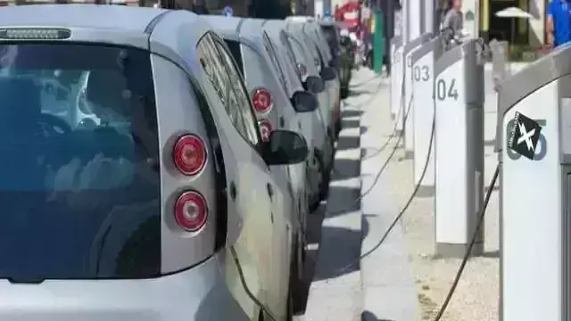 рдЧреБрд░реБрдЧреНрд░рд╛рдо рдореЗрдВ рдЦреЛрд▓рд╛ рдЧрдпрд╛ рднрд╛рд░рдд рдХрд╛ рд╕рдмрд╕реЗ рдмреЬрд╛ EV рдЪрд╛рд░реНрдЬрд┐рдВрдЧ рд╕реНрдЯреЗрд╢рди, 100 рдЗрд▓реЗрдХреНрдЯреНрд░рд┐рдХ рдХрд╛рд░ рдЪрд╛рд░реНрдЬ рдХрд░рдиреЗ рдХреА рд╣реИ рдХреНрд╖рдорддрд╛ рдЧреБрд░реБрдЧреНрд░рд╛рдо рдореЗрдВ рдЦреЛрд▓рд╛ рдЧрдпрд╛ рднрд╛рд░рдд рдХрд╛ рд╕рдмрд╕реЗ рдмреЬрд╛ EV рдЪрд╛рд░реНрдЬрд┐рдВрдЧ рд╕реНрдЯреЗрд╢рди, 100 рдЗрд▓реЗрдХреНрдЯреНрд░рд┐рдХ рдХрд╛рд░ рдЪрд╛рд░реНрдЬ рдХрд░рдиреЗ рдХреА рд╣реИ рдХреНрд╖рдорддрд╛