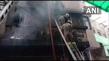 कानपुर में मिठाई की दुकान में लगी आग, हादसे में 2 लोगों की मौत, एक की हालत गंभीर