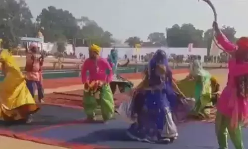 कमिश्नर द्वारा बुन्देली राई कला बचाने की रोजगारपरक पहल कमिश्नर द्वारा बुन्देली राई कला बचाने की रोजगारपरक पहल