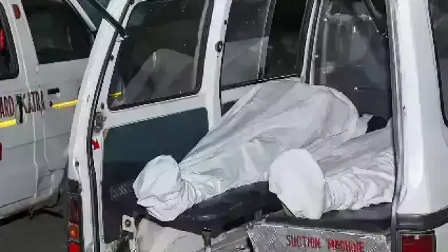 गाजियाबाद में ट्रेफिक पुलिसकर्मी समेत दोस्त को ट्रक ने रौंदा, इलाज के दौरान हुई मौत गाजियाबाद में ट्रेफिक पुलिसकर्मी समेत दोस्त को ट्रक ने रौंदा, इलाज के दौरान हुई मौत