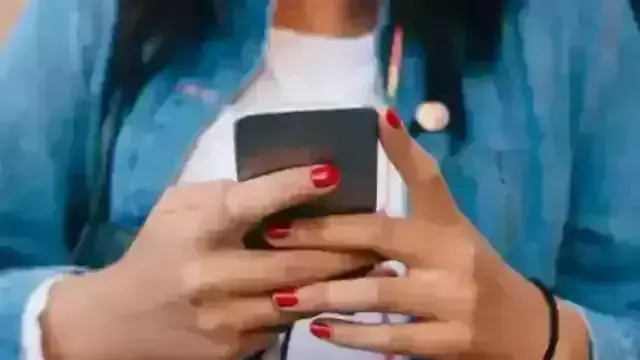 इंस्टाग्राम पर युवक से हुआ प्यार, पति और बच्चे को छोड़ पुणे से कानपुर आई महिला इंस्टाग्राम पर युवक से हुआ प्यार, पति और बच्चे को छोड़ पुणे से कानपुर आई महिला