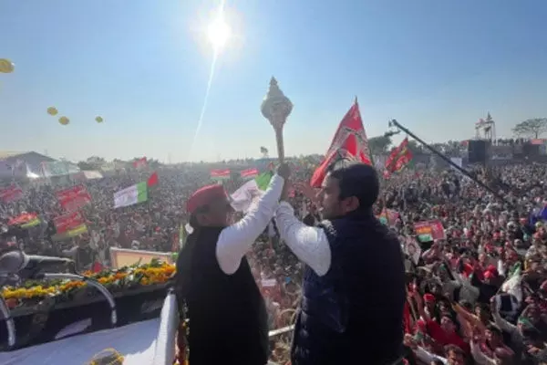 UP में चुनावी घमासान जारी, SP-RLD कार्यक्रम में 2,000 लोगों पर मुकदमा दर्ज, जाने क्या है मामला? UP में चुनावी घमासान जारी, SP-RLD कार्यक्रम में 2,000 लोगों पर मुकदमा दर्ज, जाने क्या है मामला?