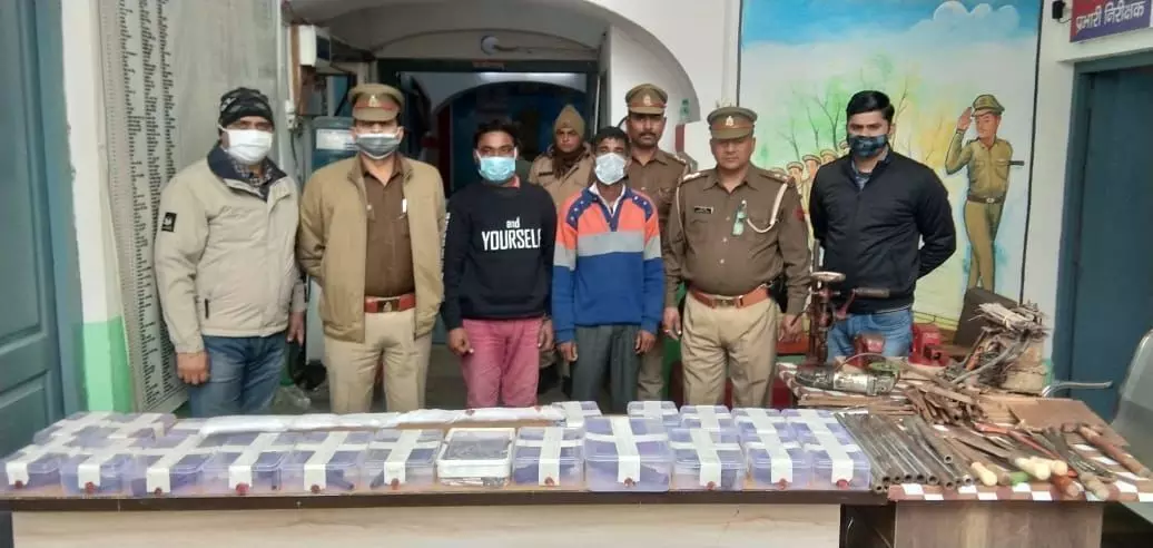 सहारनपुर पुलिस ने चुनाव के दौरान फैक्ट्री का किया भंडाफोड़