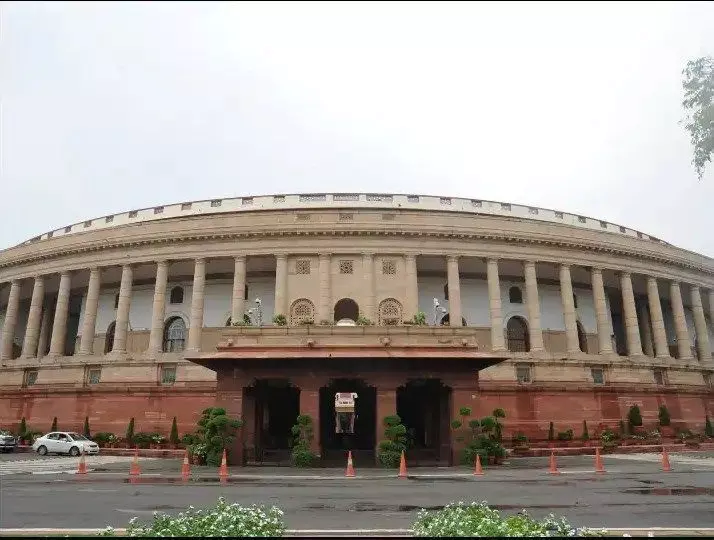 बजट से पहले सर्वदलीय बैठक में शामिल हुए 25 पार्टियों के नेता, पेगासस पर सरकार ने चर्चा से किया इंकार, दिया ये जवाब बजट से पहले सर्वदलीय बैठक में शामिल हुए 25 पार्टियों के नेता, पेगासस पर सरकार ने चर्चा से किया इंकार, दिया ये जवाब