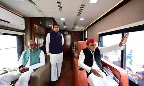 नामांकन दाखिल करने निकले अखिलेश यादव, जानिए BJP से कौन होगा उम्मीदवार? नामांकन दाखिल करने निकले अखिलेश यादव, जानिए BJP से कौन होगा उम्मीदवार?