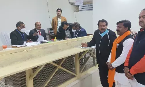 UP Elections: करहल में अखिलेश यादव के खिलाफ बीजेपी ने केंद्रीय मंत्री एसपी सिंह बघेल को को बनाया उम्मीदवार! UP Elections: करहल में अखिलेश यादव के खिलाफ बीजेपी ने केंद्रीय मंत्री एसपी सिंह बघेल को को बनाया उम्मीदवार!