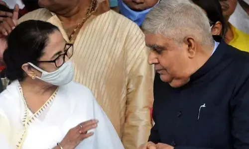 बड़ा खुलासा : आखिर क्यों करना पड़ा ममता बनर्जी को अपने राज्यपाल जगदीप धनखड़ को ट्विटर पर ब्लाक? बड़ा खुलासा : आखिर क्यों करना पड़ा ममता बनर्जी को अपने राज्यपाल जगदीप धनखड़ को ट्विटर पर ब्लाक?