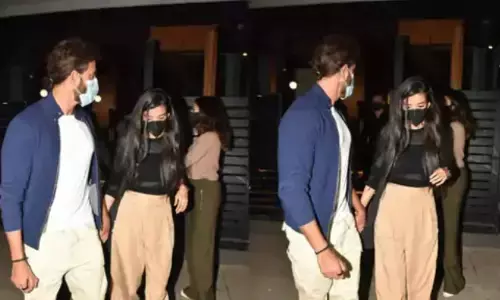 देर रात रेस्त्रां के बाहर मिस्ट्री गर्ल का हाथ थामे दिखे रितिक, जानिये कौन है यह गर्लफ्रेंड?