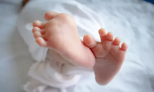 बच्चे पैदा करने पर 11.50 लाख रुपये नकद और सालभर की छुट्टी, जानें कौन दे रहा ये ऑफर