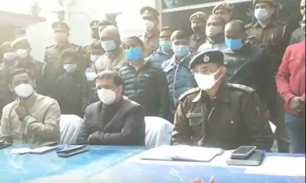 रायबरेली में जहरीली शराब पीने से 11 लोगों की मौत के मामले का पुलिस ने किया खुलासा रायबरेली में जहरीली शराब पीने से 11 लोगों की मौत के मामले का पुलिस ने किया खुलासा
