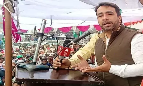 मथुरा में जयंत चौधरी ने मांगे वोट, लेकिन बाबा को कंबल देने की क्यों कही बात मथुरा में जयंत चौधरी ने मांगे वोट, लेकिन बाबा को कंबल देने की क्यों कही बात
