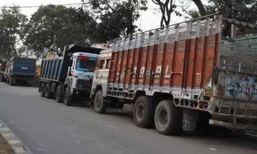 अवैध खनन व परिवहन से क्षेत्र की सड़कें खस्ताहाल, खदानों में अराजकता चरम पर अवैध खनन व परिवहन से क्षेत्र की सड़कें खस्ताहाल, खदानों में अराजकता चरम पर
