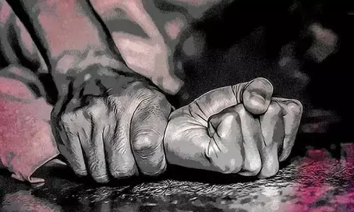दिल्ली की निर्भया की तरह ड्राइवर, कंडक्टर और क्लीनर ने बस में बैठी महिला यात्री का अपहरण कर उसके साथ दुष्कर्म किया दिल्ली की निर्भया की तरह ड्राइवर, कंडक्टर और क्लीनर ने बस में बैठी महिला यात्री का अपहरण कर उसके साथ दुष्कर्म किया