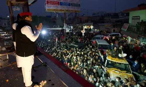 UP Election : जब चुनाव प्रचार करते हुए आमने-सामने आ गए अखिलेश और प्रियंका, VIDEO में देखें दिलचस्प अंदाज UP Election : जब चुनाव प्रचार करते हुए आमने-सामने आ गए अखिलेश और प्रियंका, VIDEO में देखें दिलचस्प अंदाज