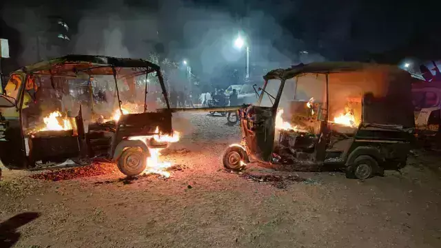 पटना में 2 लड़कियों को 5वीं मंजिल से फेंका गया नीचे, गुस्साए लोगों ने की आगजनी पटना में 2 लड़कियों को 5वीं मंजिल से फेंका गया नीचे, गुस्साए लोगों ने की आगजनी