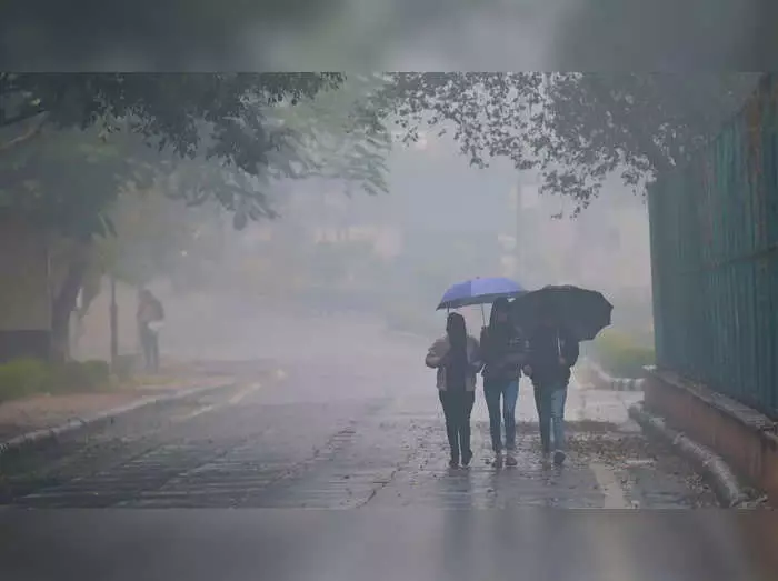 तीन दिन अभी भी बारिश के आसार, एक सप्ताह तक नहीं मिलेगी ठंड से राहत तीन दिन अभी भी बारिश के आसार, एक सप्ताह तक नहीं मिलेगी ठंड से राहत