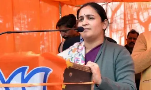 अखिलेश के नारे लगने पर भड़कीं अपर्णा यादव, बोलीं- यादव हूं! शेरनी हूं! सपाइयों से नहीं डरती अखिलेश के नारे लगने पर भड़कीं अपर्णा यादव, बोलीं- यादव हूं! शेरनी हूं! सपाइयों से नहीं डरती