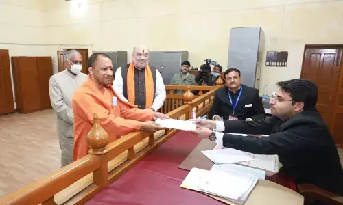 आखिर क्यों सीएम योगी से मतदाता बोले- आप निश्चिंत होकर प्रदेश देखें, हम लोग गोरखपुर संभाल लेंगे आखिर क्यों सीएम योगी से मतदाता बोले- आप निश्चिंत होकर प्रदेश देखें, हम लोग गोरखपुर संभाल लेंगे