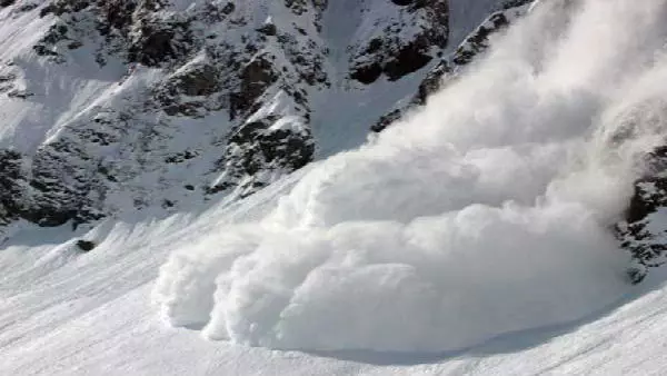 अरुणाचल प्रदेश: कामेंग सेक्टर में हिमस्खलन में फंसे भारतीय सेना के 7 जवान, रेस्क्यू ऑपरेशन जारी