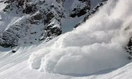 अरुणाचल प्रदेश: कामेंग सेक्टर में हिमस्खलन में फंसे भारतीय सेना के 7 जवान, रेस्क्यू ऑपरेशन जारी