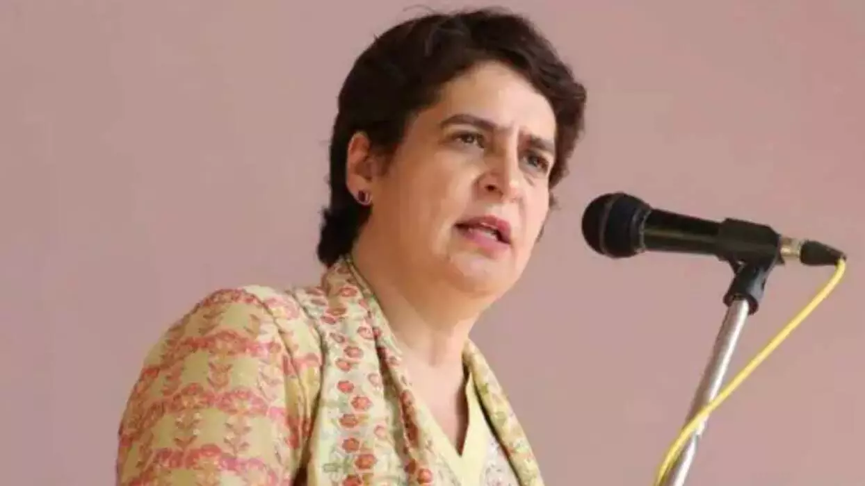 Hijab Controversy पर प्रियंका गांधी बोलीं- बिकिनी, घूंघट हो या हिजाब, महिलाओं को मर्जी के कपड़े पहनने का हक Hijab Controversy पर प्रियंका गांधी बोलीं- बिकिनी, घूंघट हो या हिजाब, महिलाओं को मर्जी के कपड़े पहनने का हक