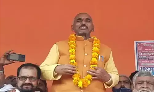 टिकट कटने पर BJP छोड़ने वाले सुरेंद्र सिंह की बढ़ी मुश्किल टिकट कटने पर BJP छोड़ने वाले सुरेंद्र सिंह की बढ़ी मुश्किल