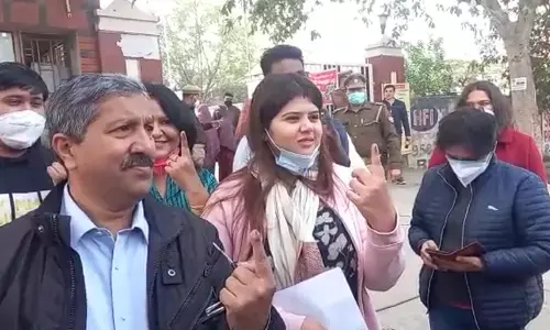 कांग्रेस प्रत्याशी पंखुड़ी पाठक ने किया मतदान कांग्रेस प्रत्याशी पंखुड़ी पाठक ने किया मतदान