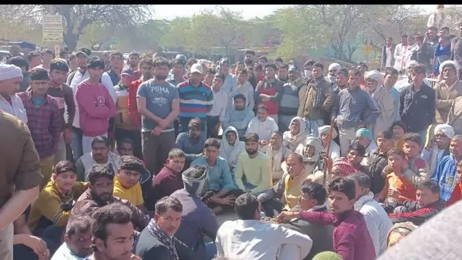 मथुरा में सड़क हादसों में गई तीन की जान, नंदगांव में ट्रक ने महिला को कुचला मथुरा में सड़क हादसों में गई तीन की जान, नंदगांव में ट्रक ने महिला को कुचला