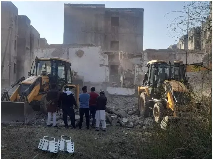 Delhi Building Collapse: दिल्ली में बड़ा हादसा, जेजे कॉलोनी इलाके में बिल्डिंग गिरने से 4 लोगों की मौत, कुछ घायल Delhi Building Collapse: दिल्ली में बड़ा हादसा, जेजे कॉलोनी इलाके में बिल्डिंग गिरने से 4 लोगों की मौत, कुछ घायल