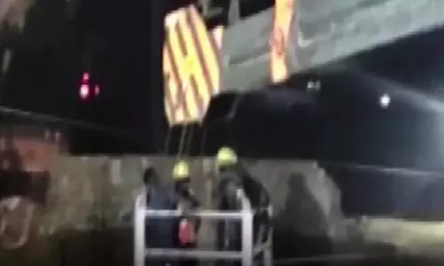 MP: कटनी में टनल की दीवार धंसने से 9 मजदूर मलबे में दबे, 5 को बचाया गया, बचाव-राहत कार्य जारी MP: कटनी में टनल की दीवार धंसने से 9 मजदूर मलबे में दबे, 5 को बचाया गया, बचाव-राहत कार्य जारी