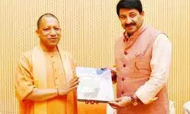 कभी सीएम योगी से दो-दो हाथ करने वाले मनोज तिवारी, अब उनका का गुणगान करते फिर रहे है