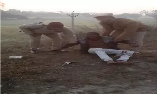 हत्या का बदला लेने के लिए की मासूम की अपहरण के बाद हत्या, आरोपी युवक को मुठभेड़ में किया गया गिरफ्तार हत्या का बदला लेने के लिए की मासूम की अपहरण के बाद हत्या, आरोपी युवक को मुठभेड़ में किया गया गिरफ्तार