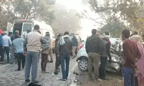 भीषण सड़क हादसा, एक ही परिवार के चार लोगों की मौत भीषण सड़क हादसा, एक ही परिवार के चार लोगों की मौत